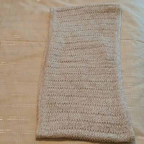 Hollister Scarf Woven Knit Infinity Beige Open Weave Unisex Neckwear Wrap - Picture 3 of 5